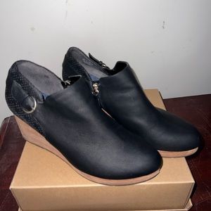 Dr. Scholl’s “Wynter” style booties with memory foam